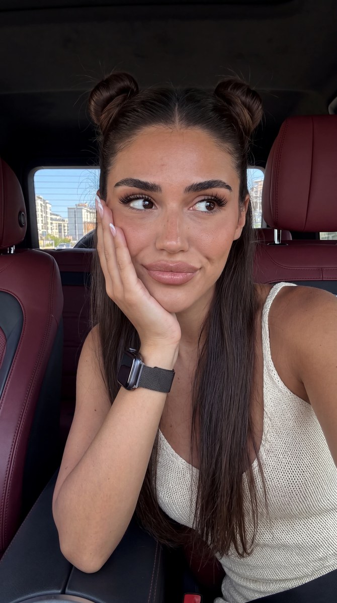 Photorealistic Mercedes G-Class Selfie output 1