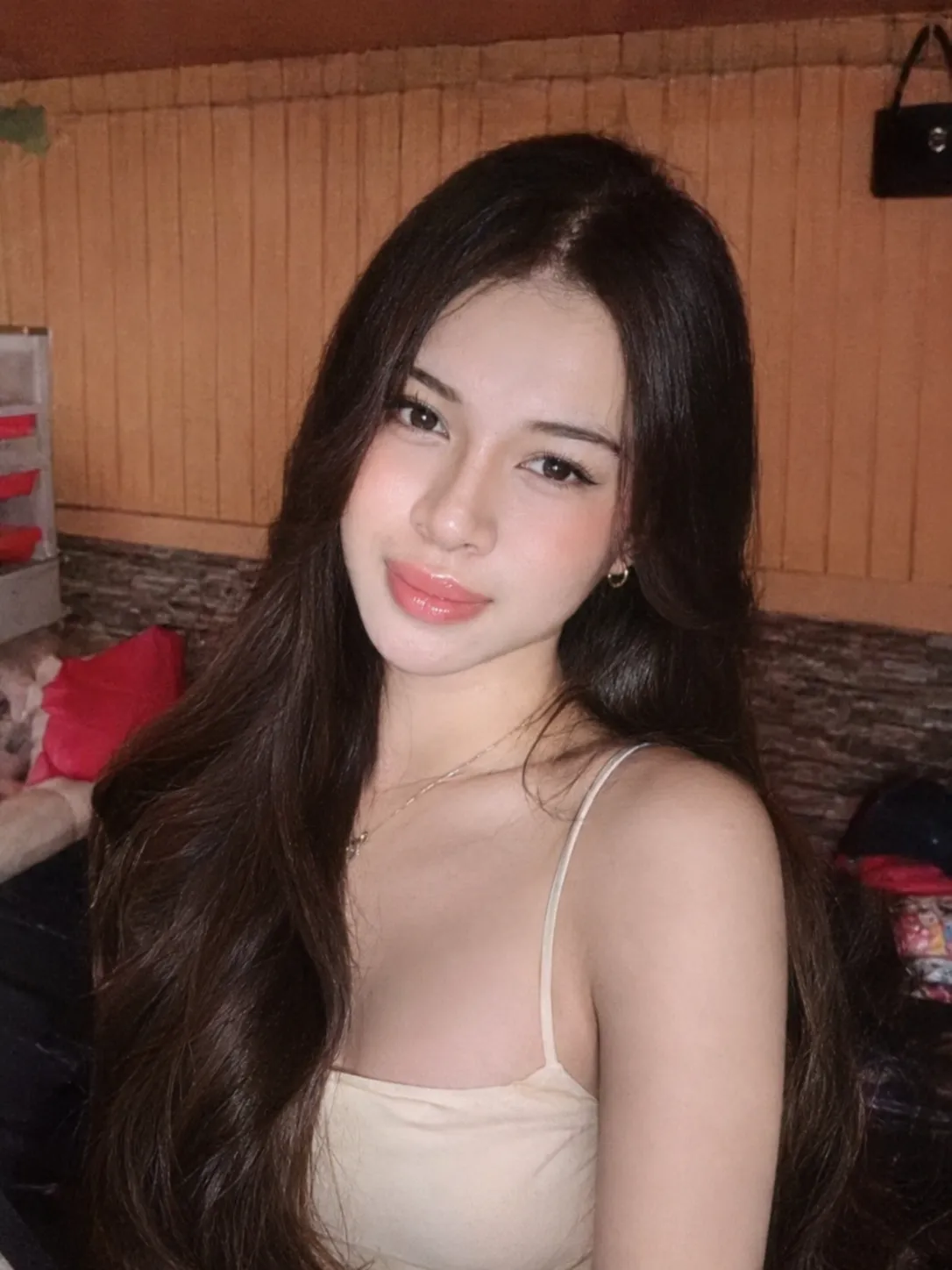 Direct-Flash Glamour Beauty Portrait output 4