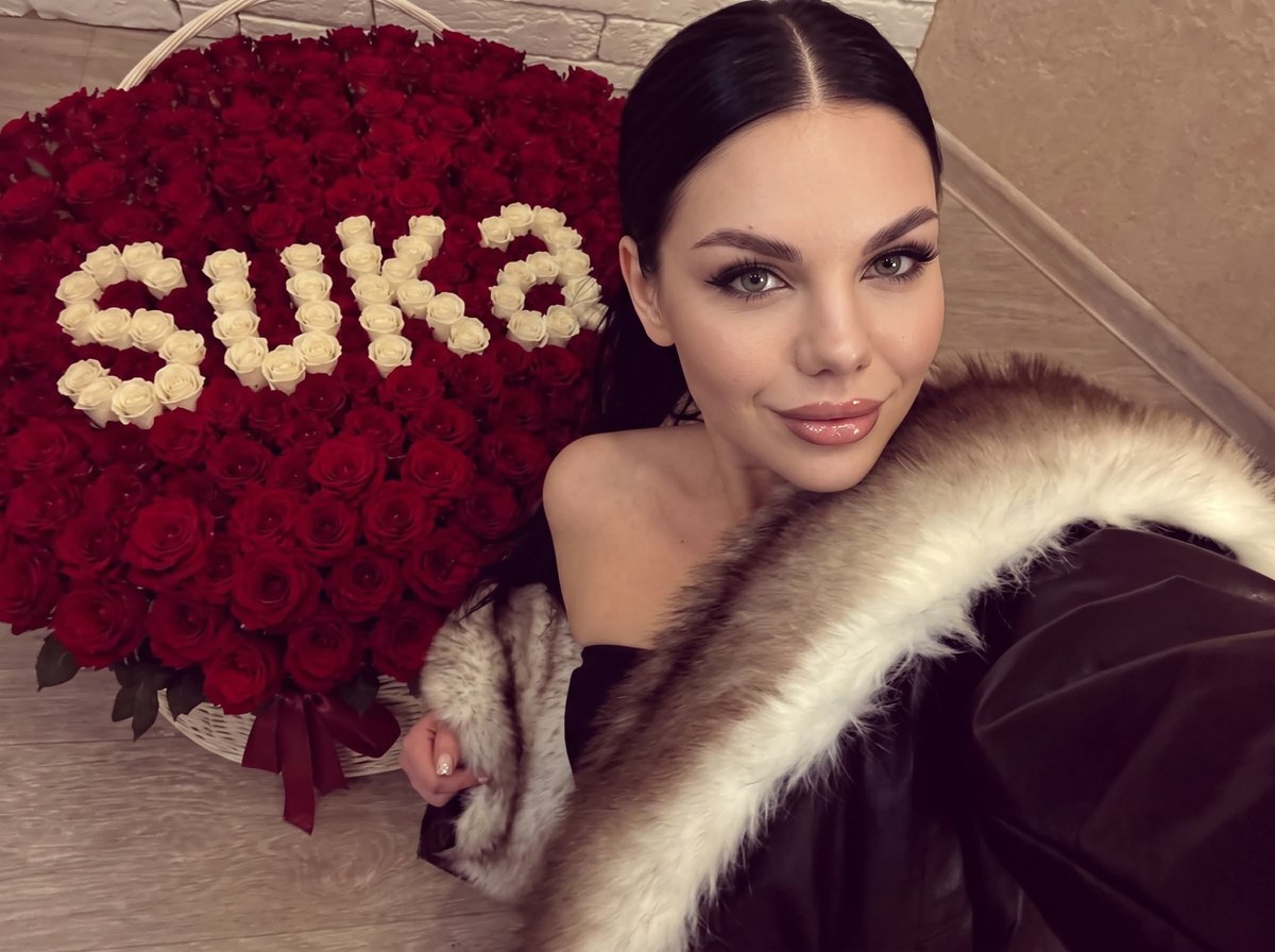Warm Indoor Smartphone Selfie with Fur-Collar Coat