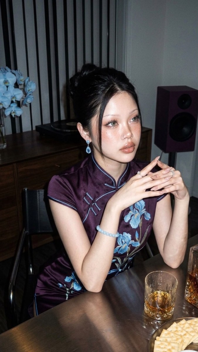 Cheongsam Lounge Portrait with Direct Flash output 2