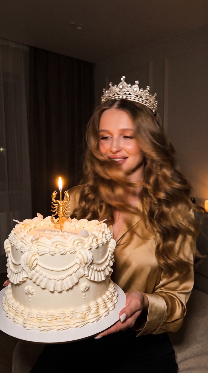 Motion-Blurred Birthday Cake Smartphone Portrait output 2