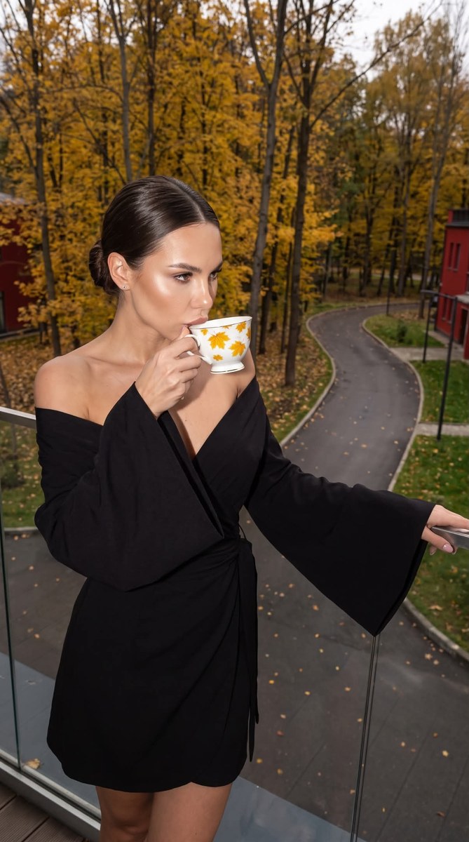 Autumn Balcony Fashion Portrait with Direct Flash output 1