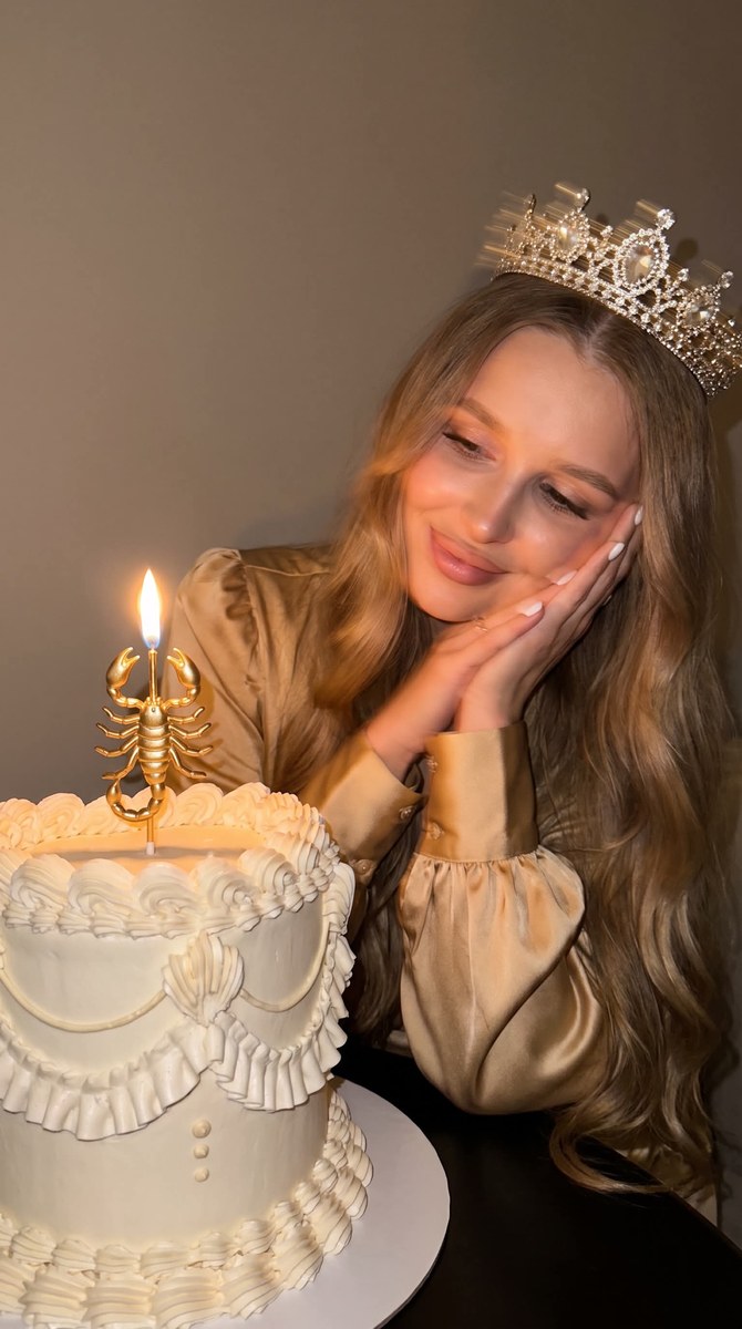 Motion-Blurred Birthday Cake Smartphone Portrait output 1