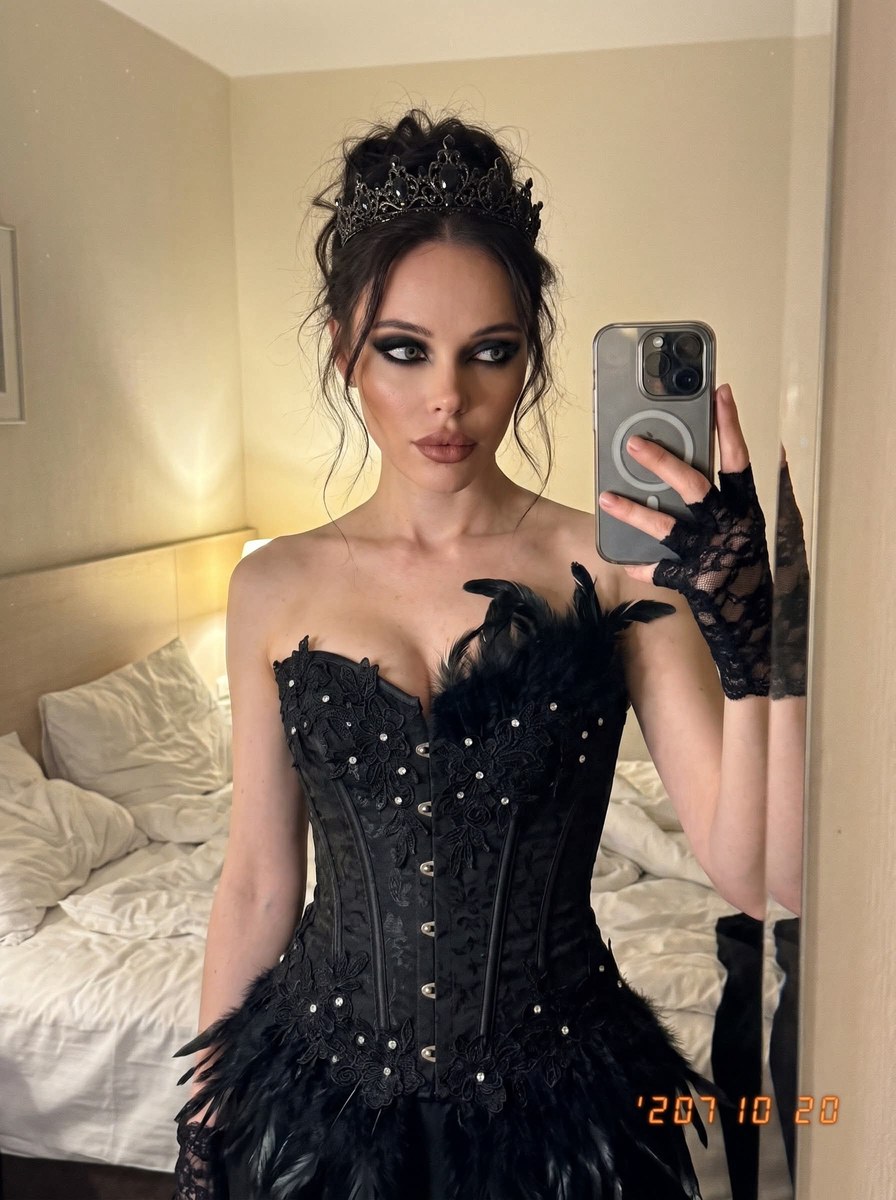 Gothic Princess Bedroom Mirror Selfie