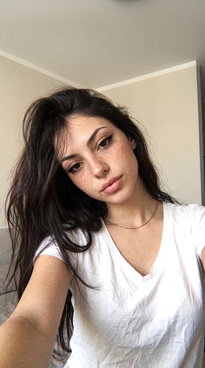 2014 iPhone 5s-Style Selfie Portrait