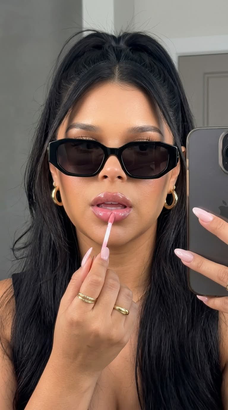 Luxury Lip Gloss Mirror Selfie