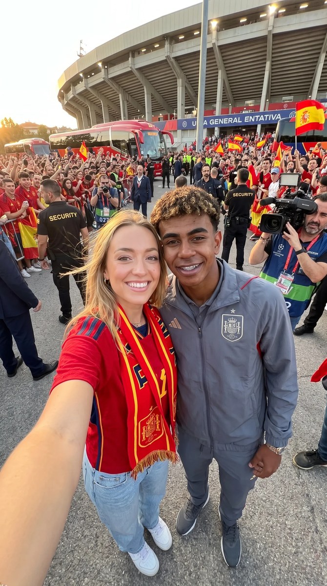 Candid Spain Fan Selfie with Lamine Yamal