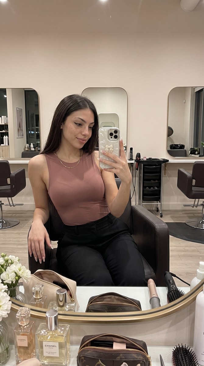Salon Chair Mirror Selfie