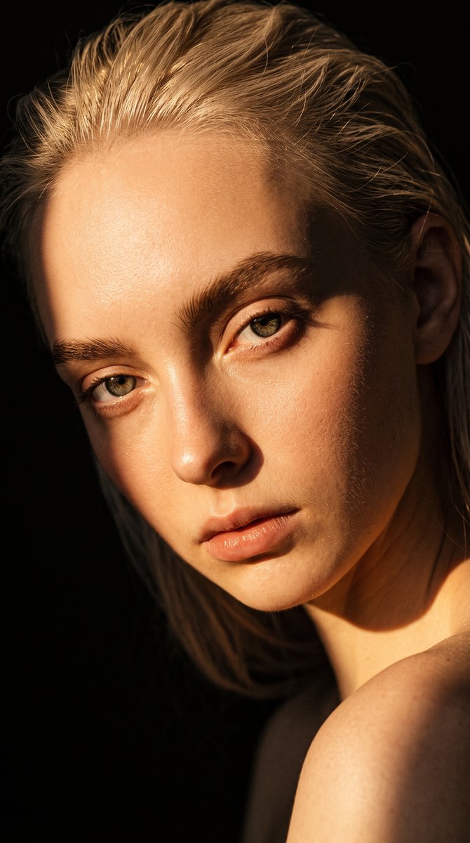 Dramatic Sunlit Fashion Portrait output 2