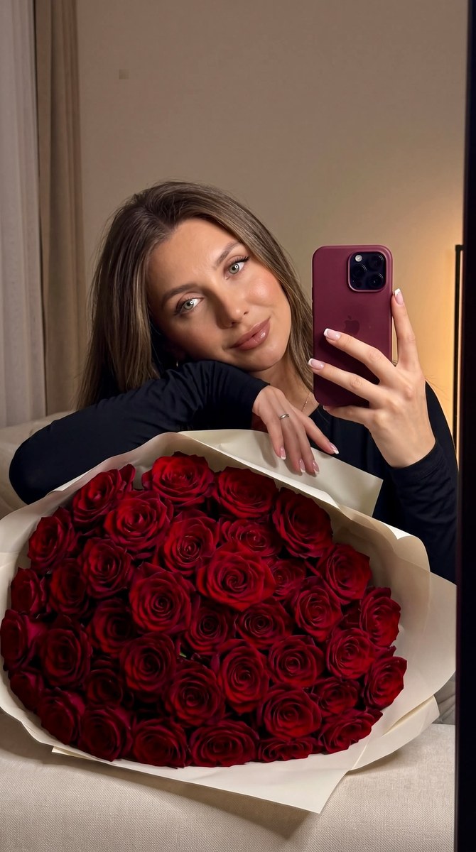 Warm, Low-Light Mirror Selfie with Red Roses output 1