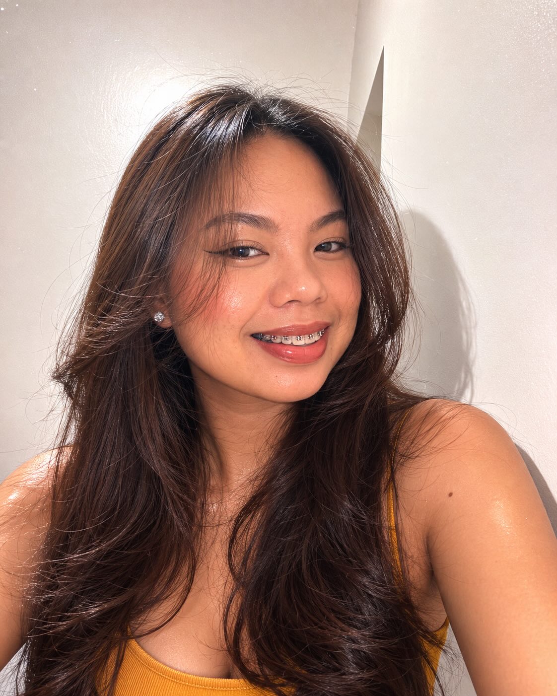 Y2K Flash Portrait with Preserved Appearance output 1