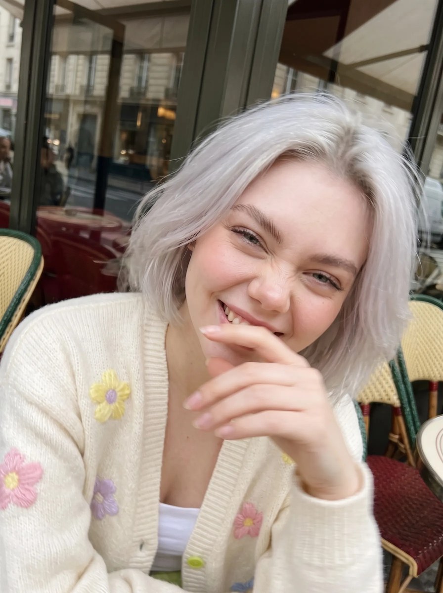 Candid Parisian Café Portrait output 17