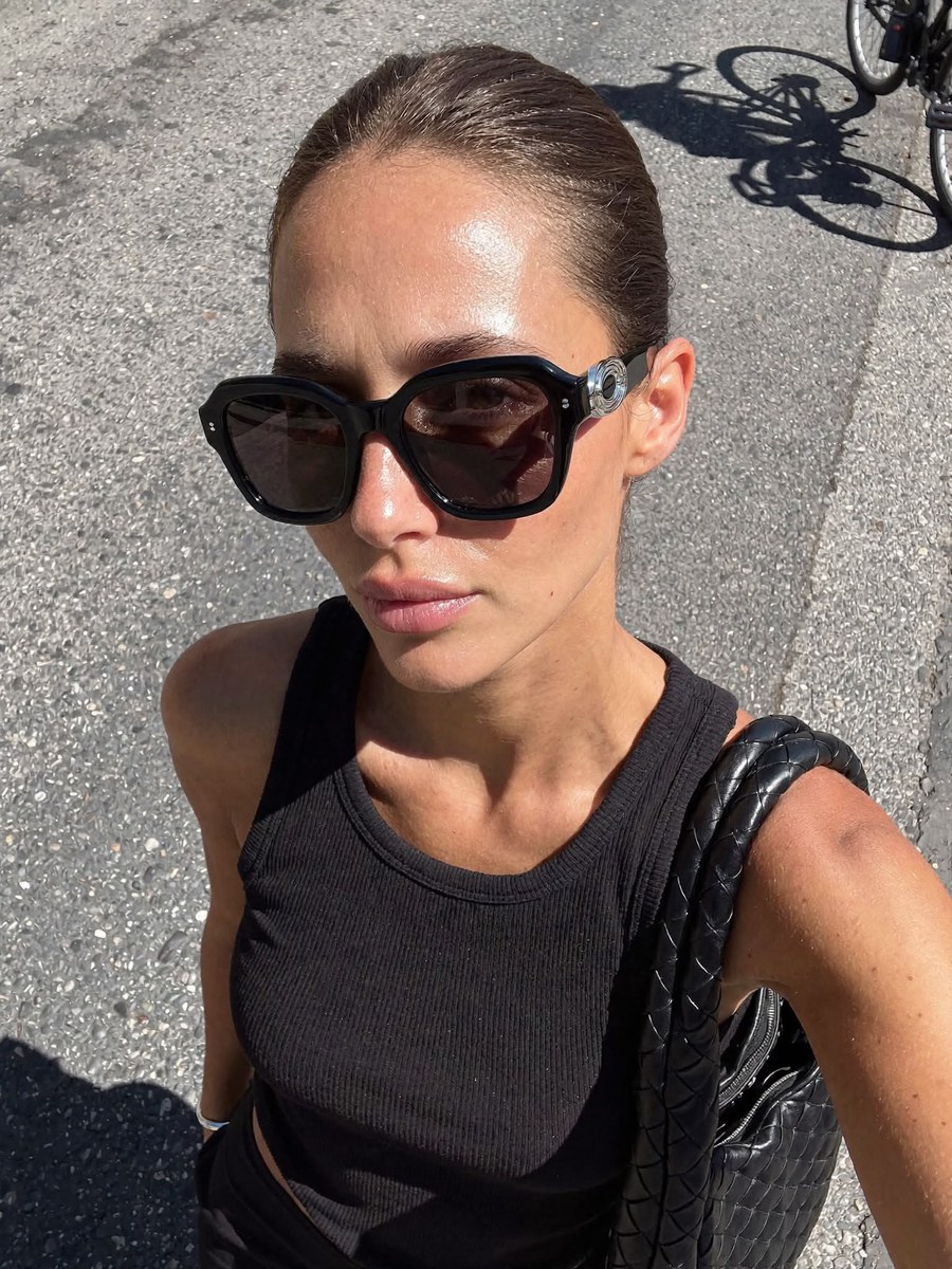 Sunlit Outdoor Fashion Selfie
