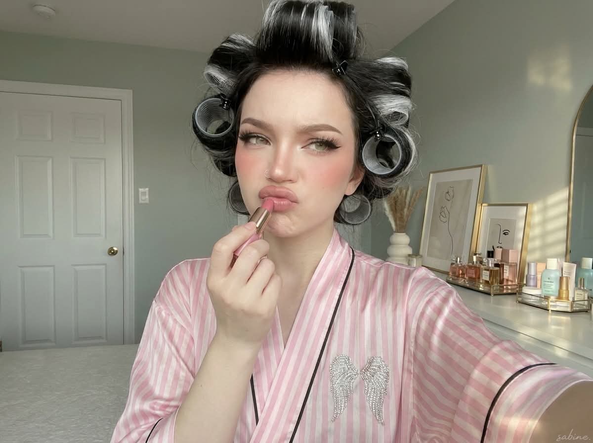 Soft-Glam Bedroom Selfie with Vintage Hair Rollers output 1