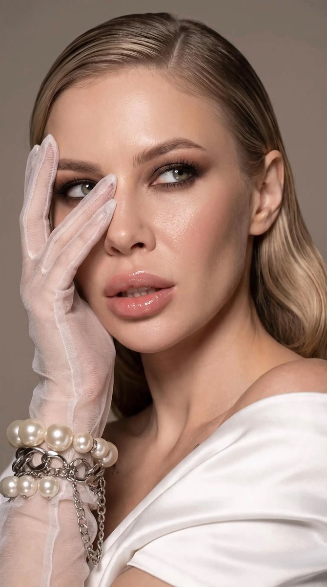 Ultra-Realistic Luxury Beauty Portrait output 2