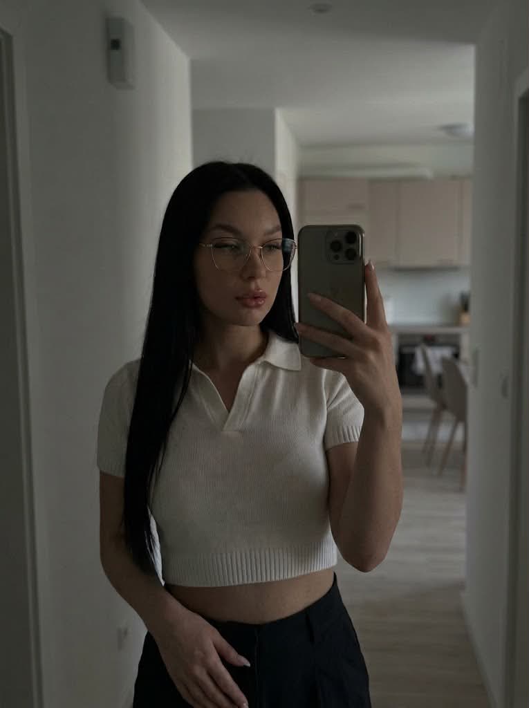 Low-Exposure Mirror Selfie in a Bright Hallway