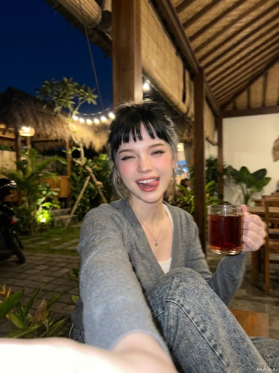 Candid Nighttime Portrait at a Rustic Tropical Café output 5