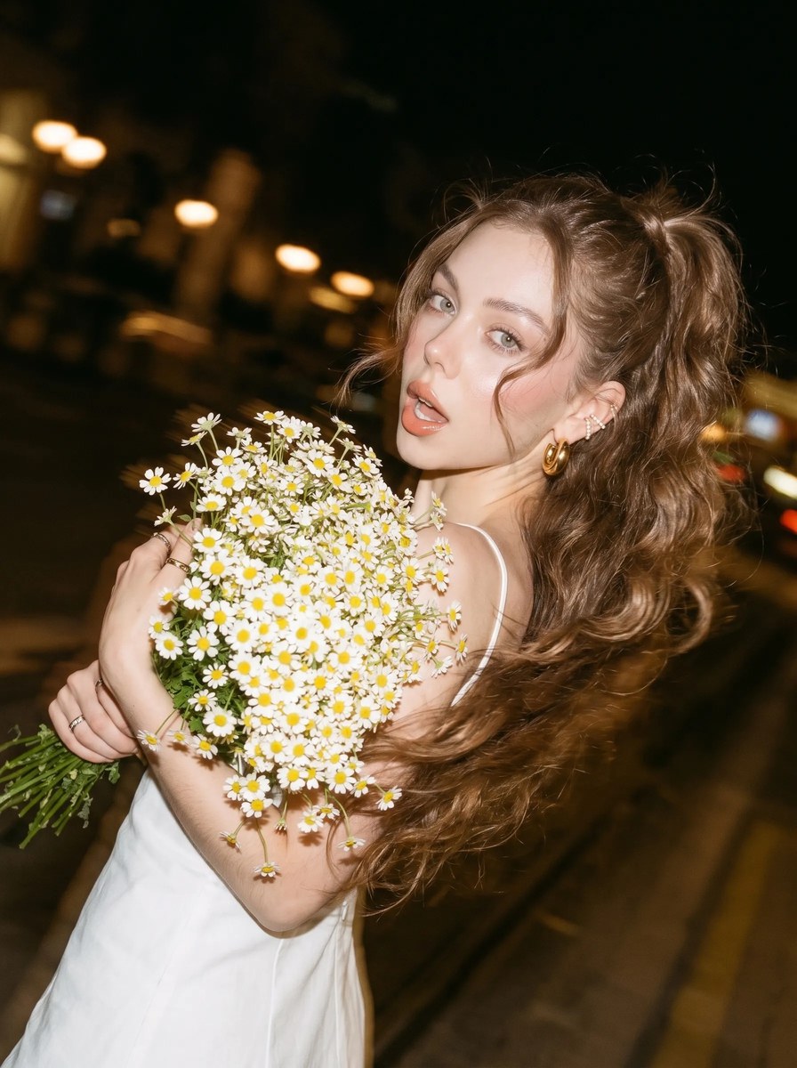 Candid Nighttime Daisy Portrait output 20