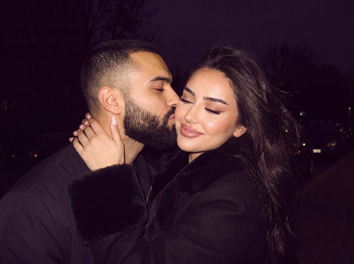Midnight Romance Couple Photo — Vintage Digicam