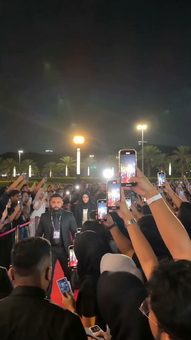 Hijabi Celebrity Red Carpet Arrival