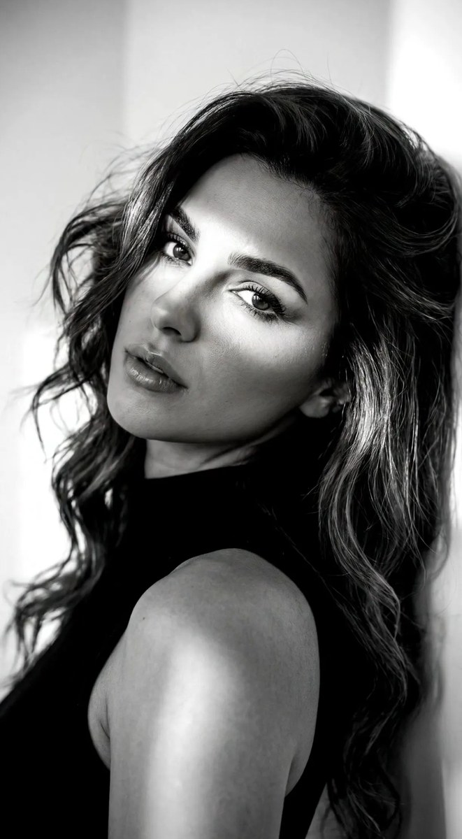 Dramatic Monochrome Beauty Portrait output 1