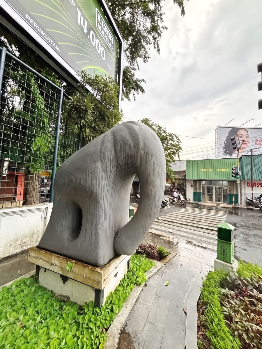 Group Photo with One Billion and an Elephant output 13