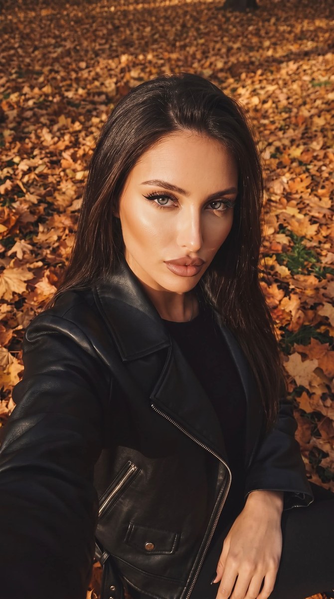Autumn Glam iPhone Selfie