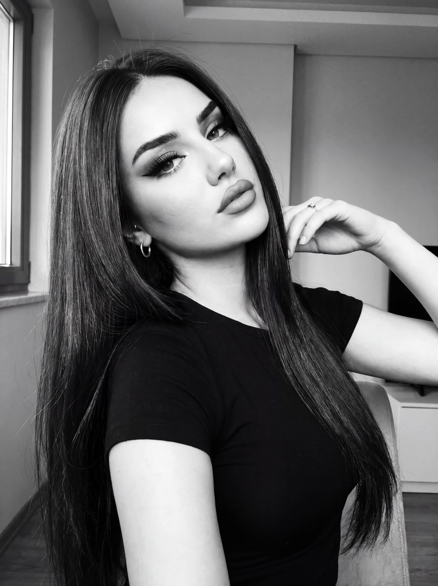 2014 Tumblr Black-and-White Siren Selfie output 1