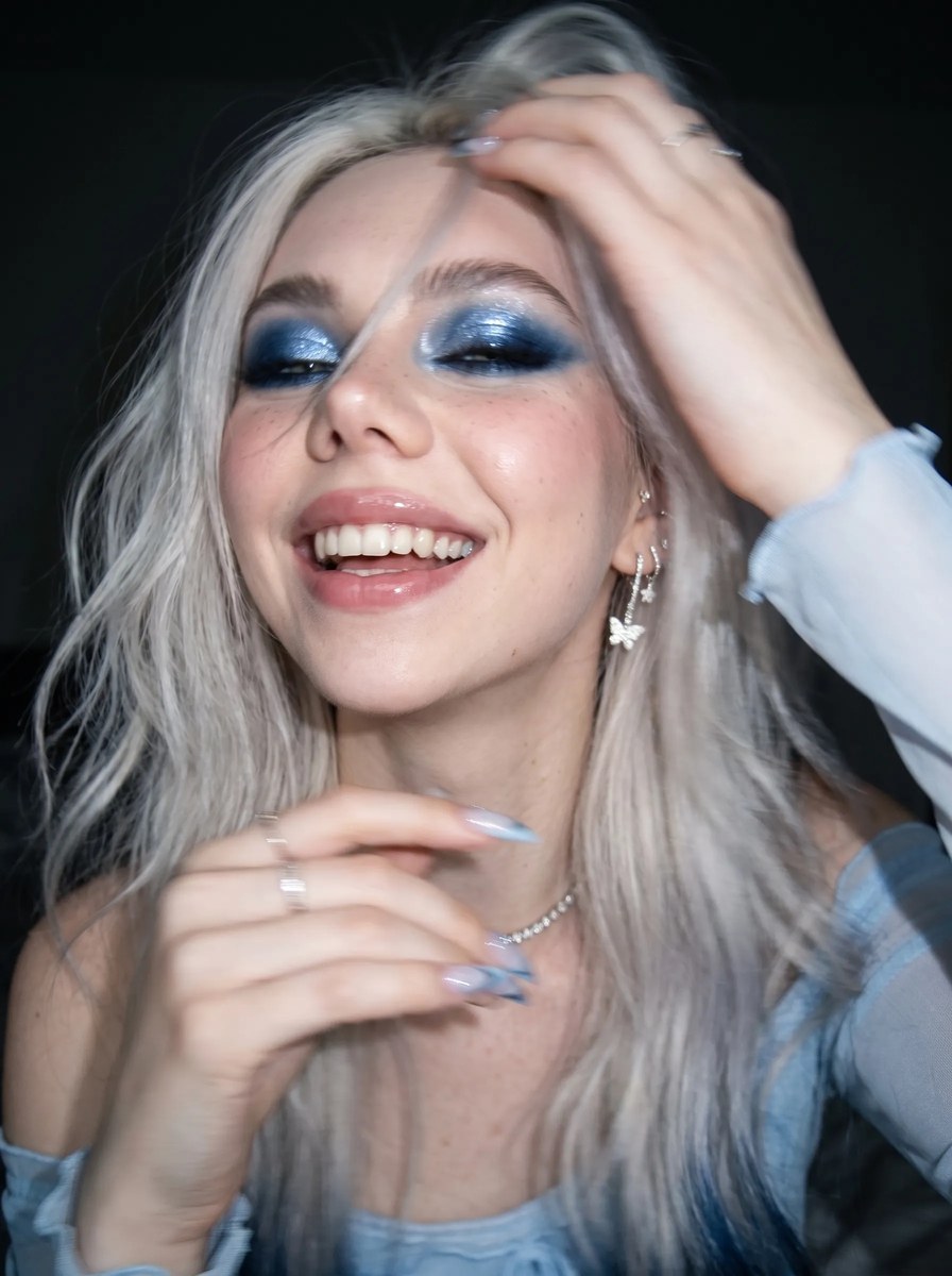 Icy Blue Flash-Fashion Portrait output 10