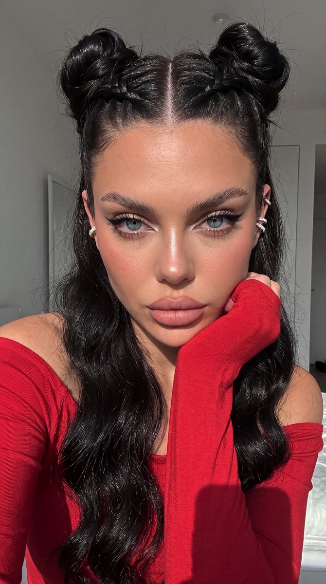 Photorealistic Glamour Selfie with Red Top