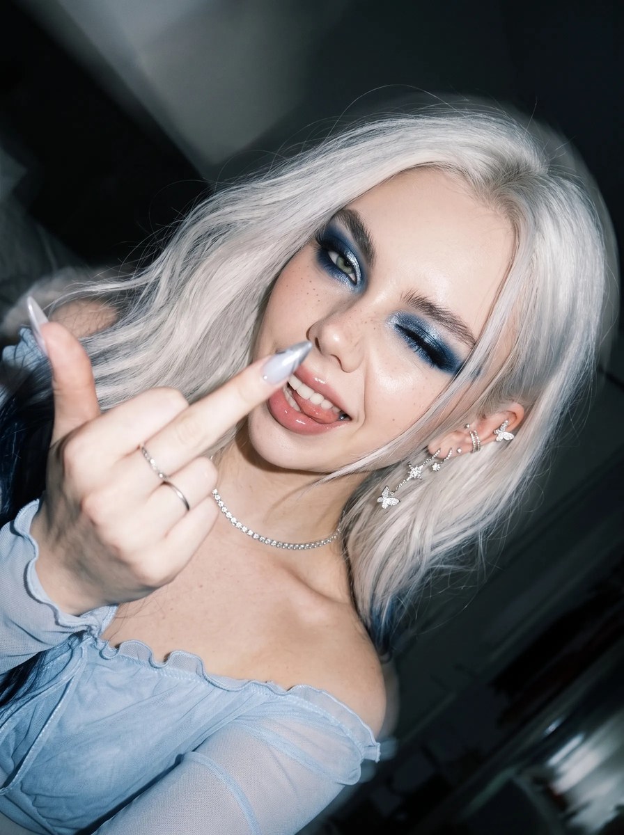 Icy Blue Flash-Fashion Portrait output 6