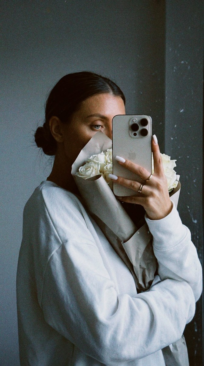 Grainy Mirror Selfie with White Roses output 1