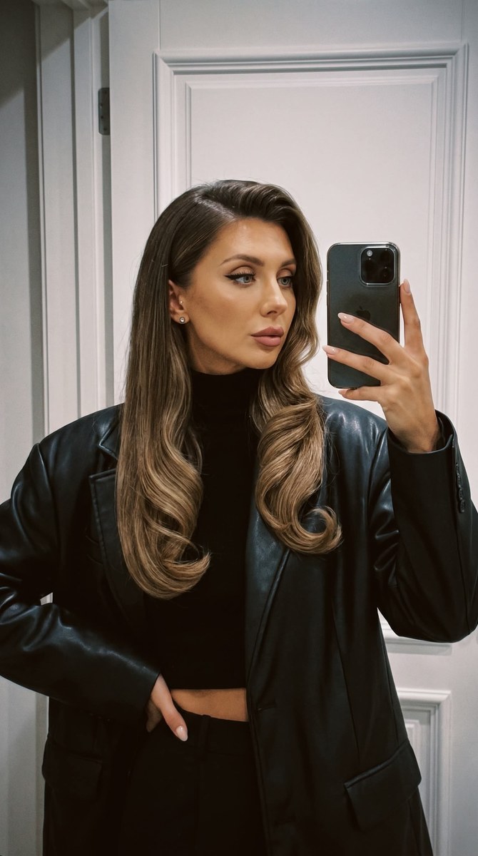Oversized Black Jacket Mirror Selfie output 2