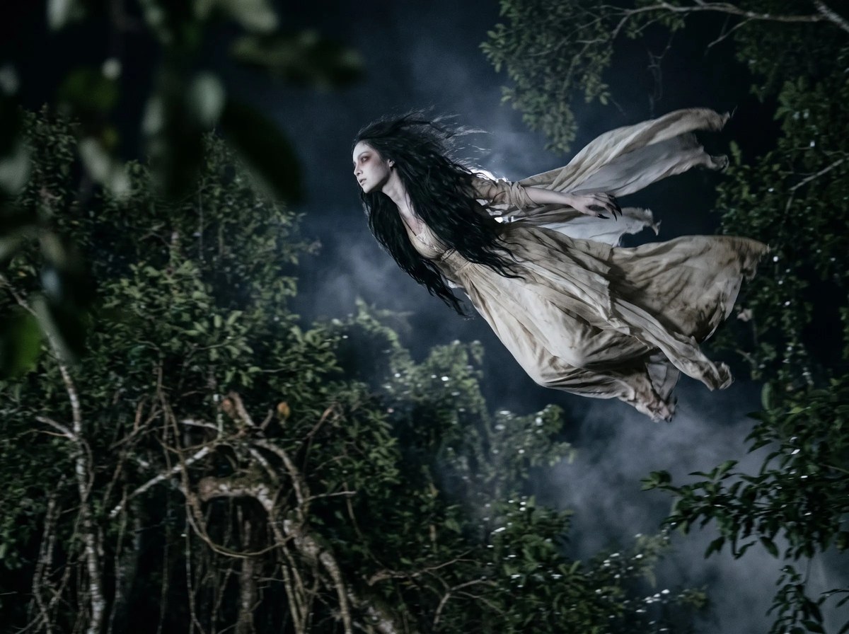 Glam Kuntilanak: The Haunted White Queen output 2