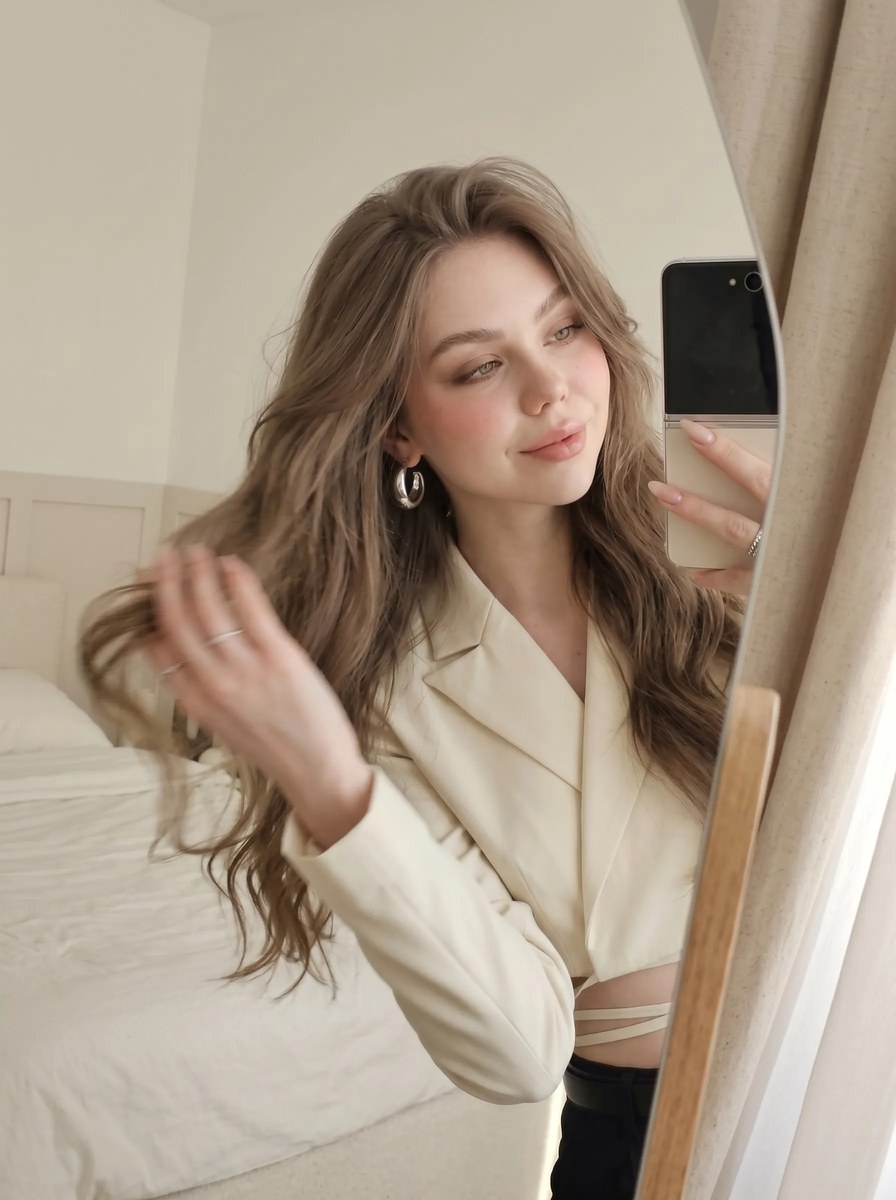 Quiet-Luxury Mirror Selfie output 10