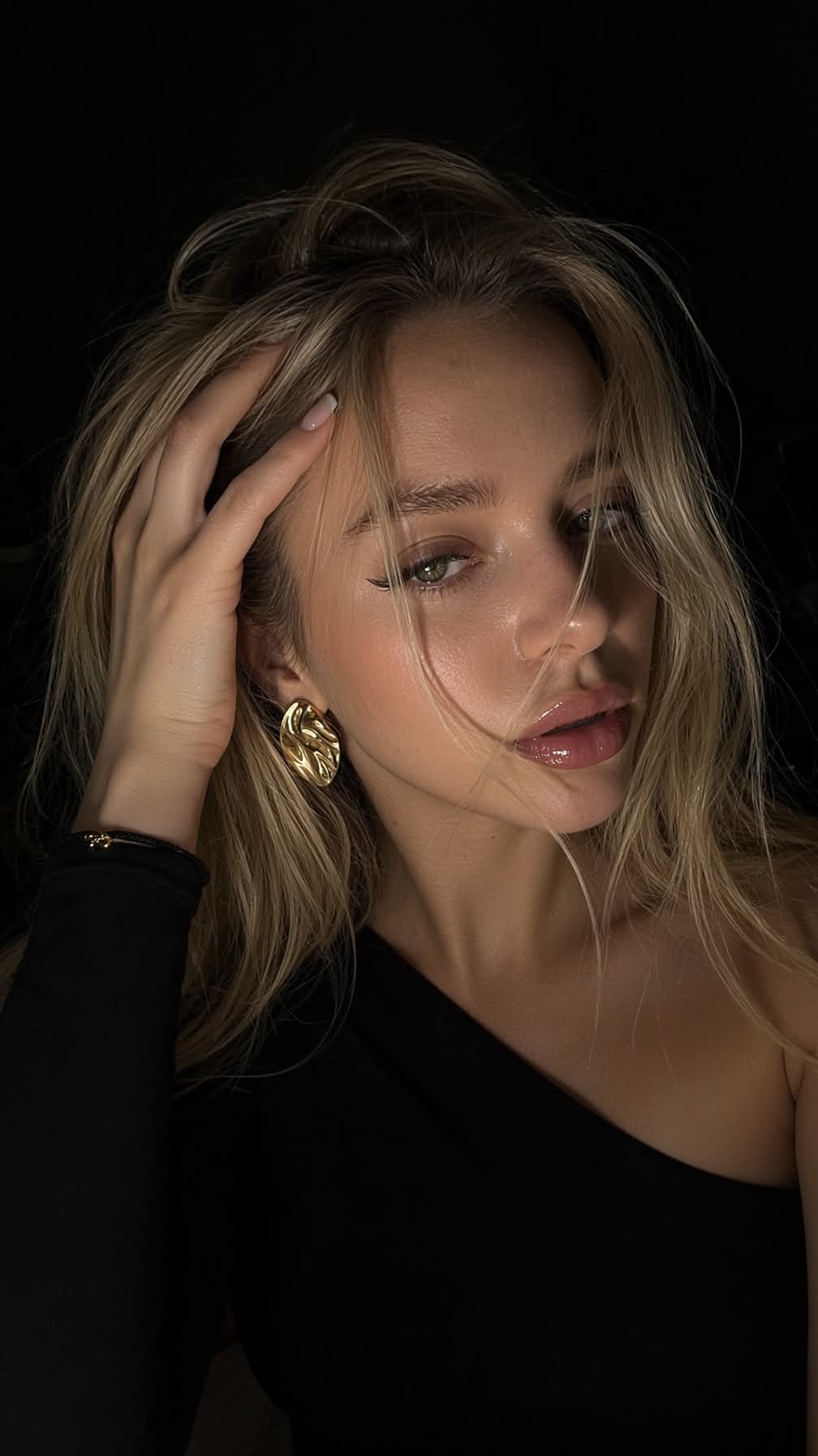 Photorealistic Close-Up Portrait in Deep Shadow