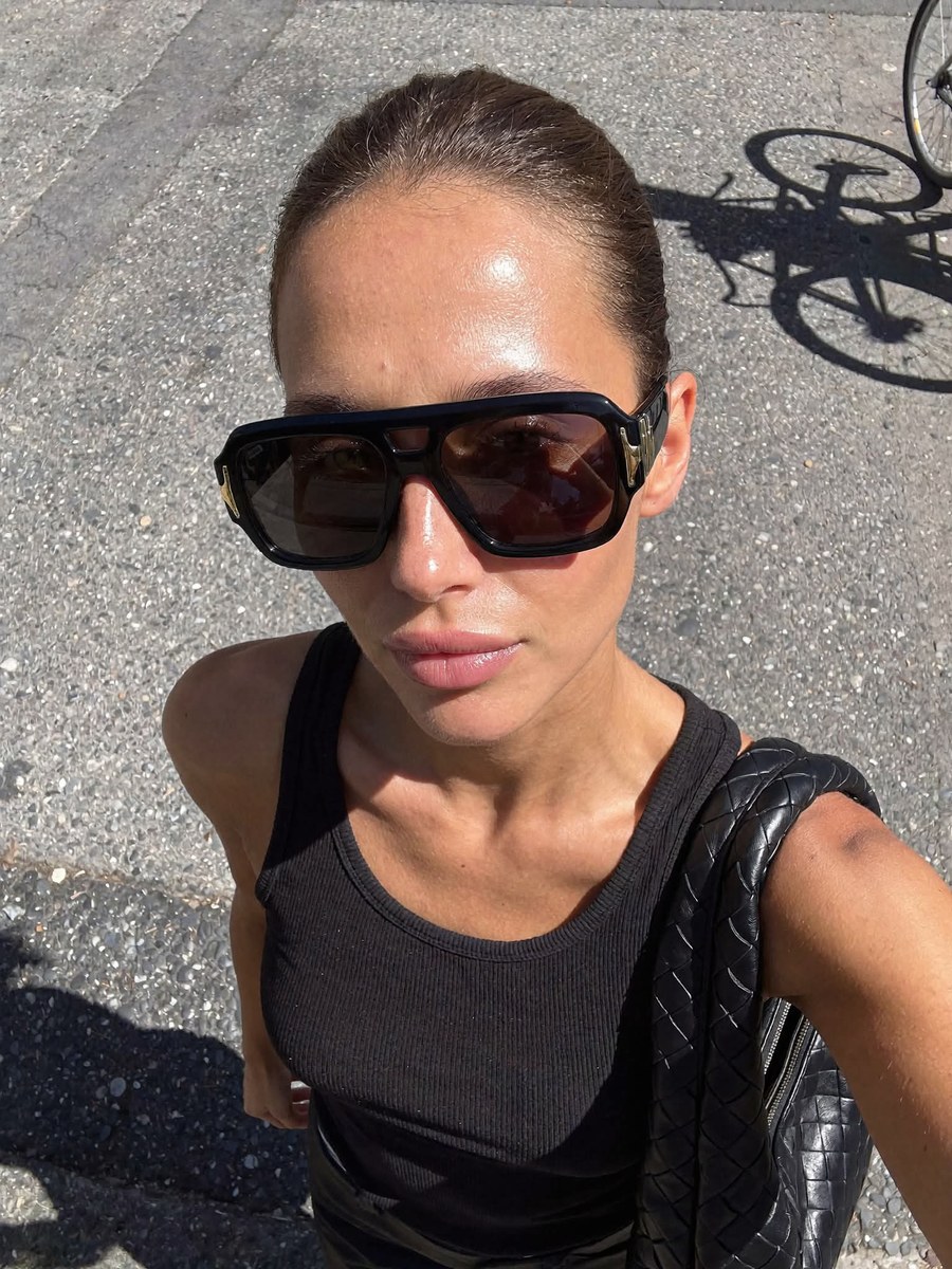 Sunlit Outdoor Fashion Selfie output 2