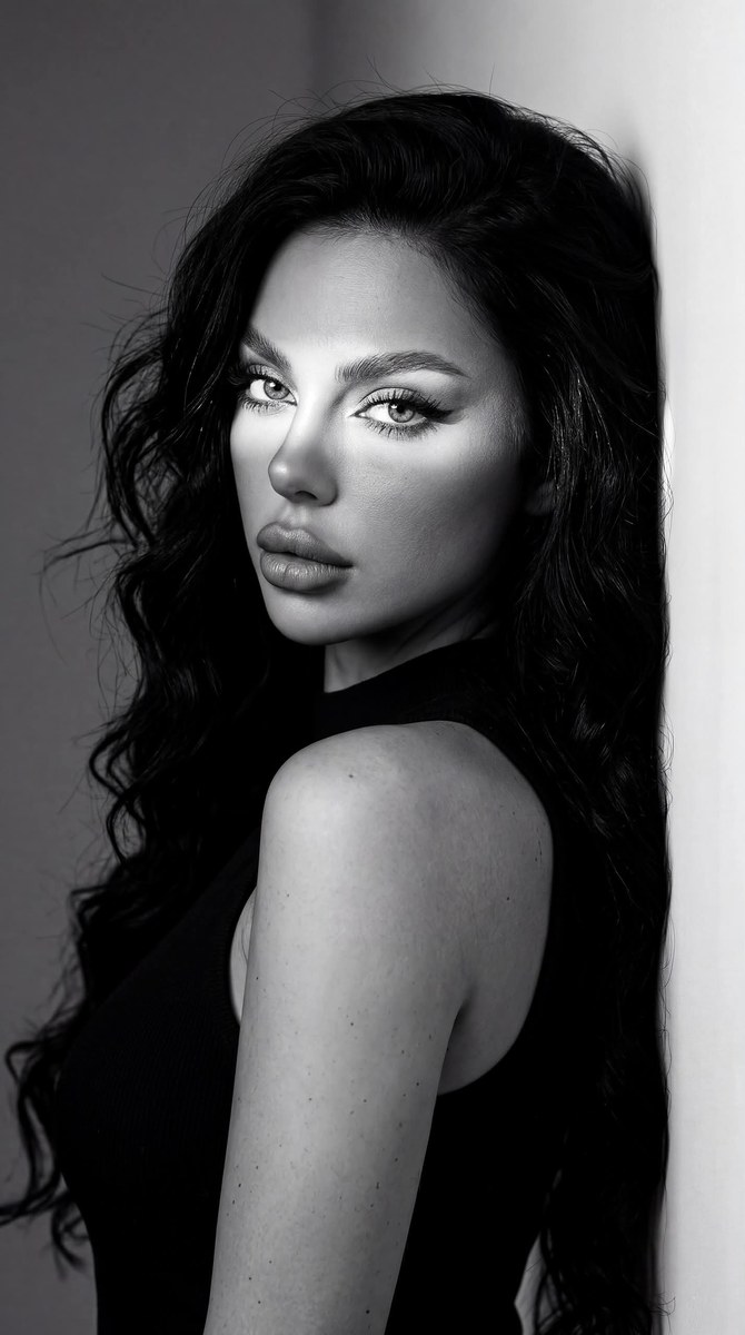 Dramatic Black-and-White Beauty Editorial Portrait