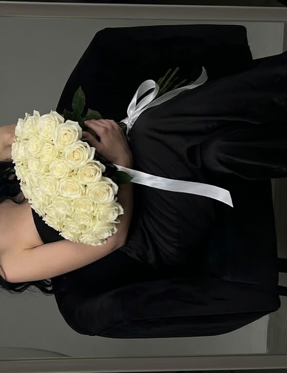 Low-Exposure Mirror Selfie with White Roses output 2
