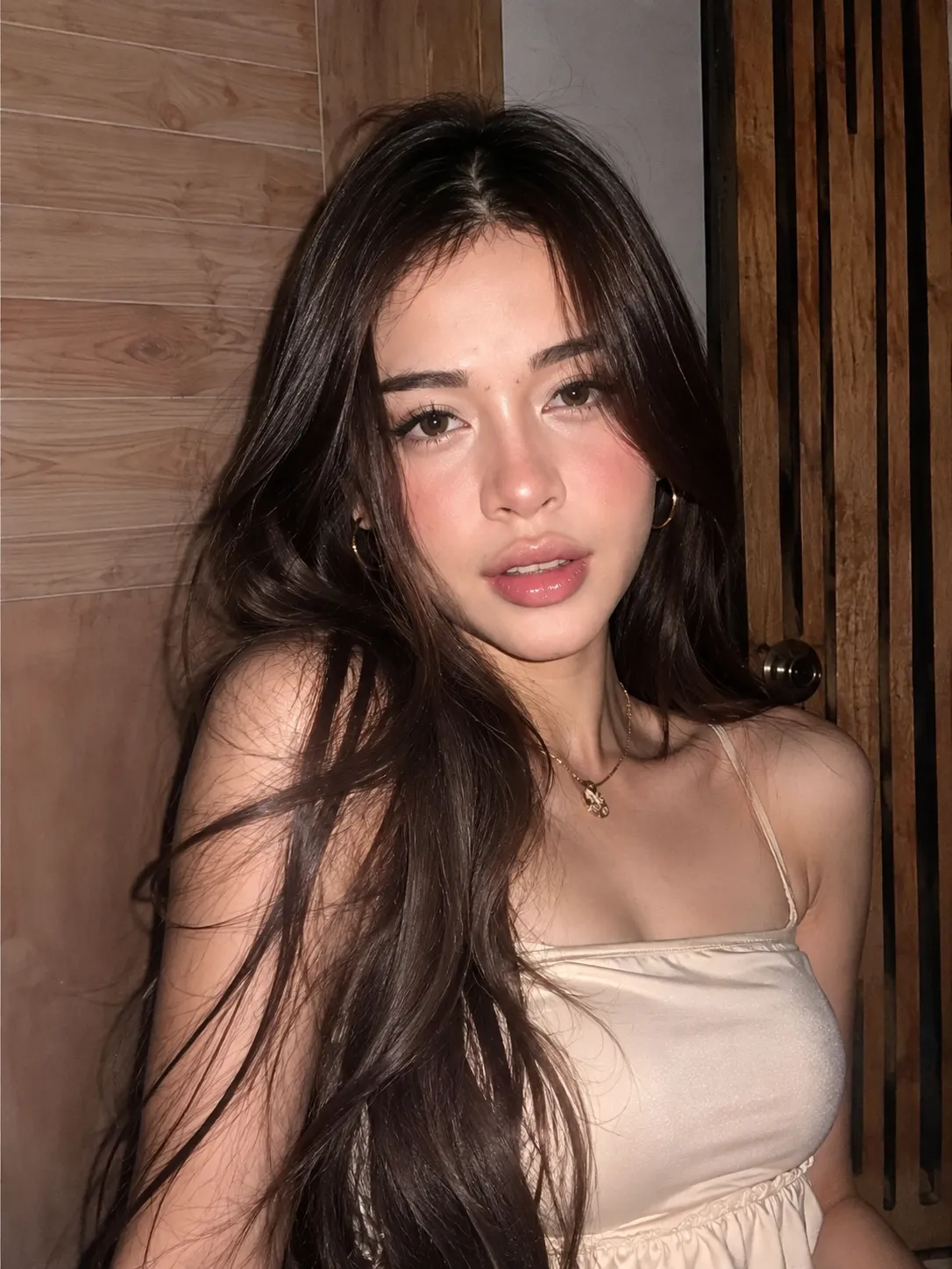 Direct-Flash Glamour Beauty Portrait output 2