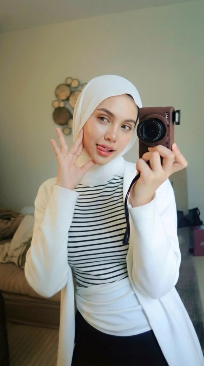 White Hijab Editorial Mirror-Selfie Portrait output 8