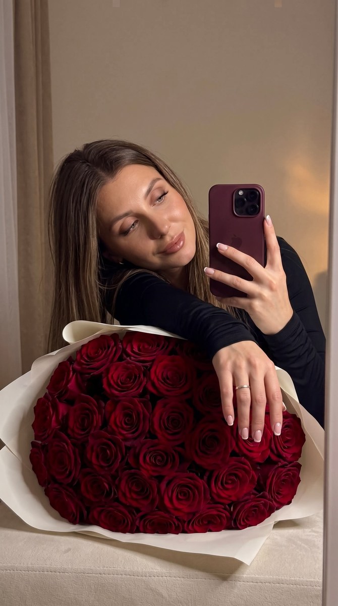 Warm, Low-Light Mirror Selfie with Red Roses output 2