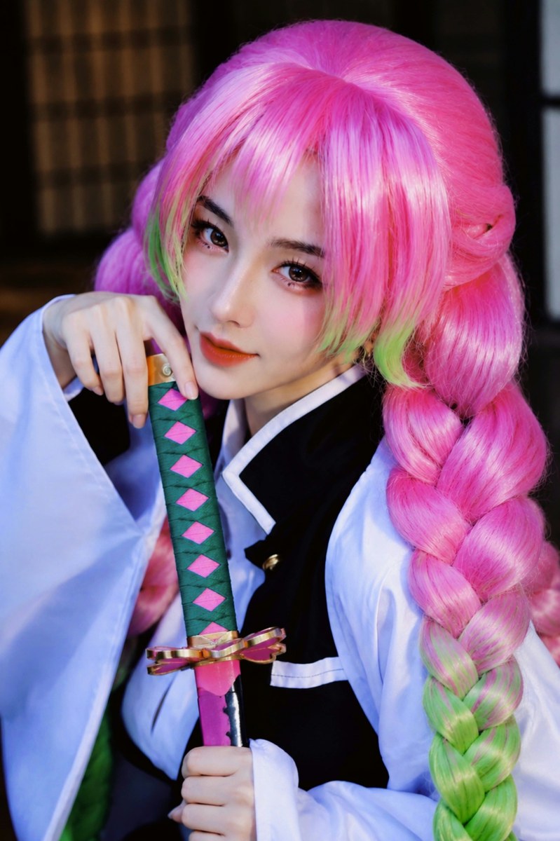 Solitary Bloom Beneath the Blade — Mitsuri Kanroji Cosplay Portrait
