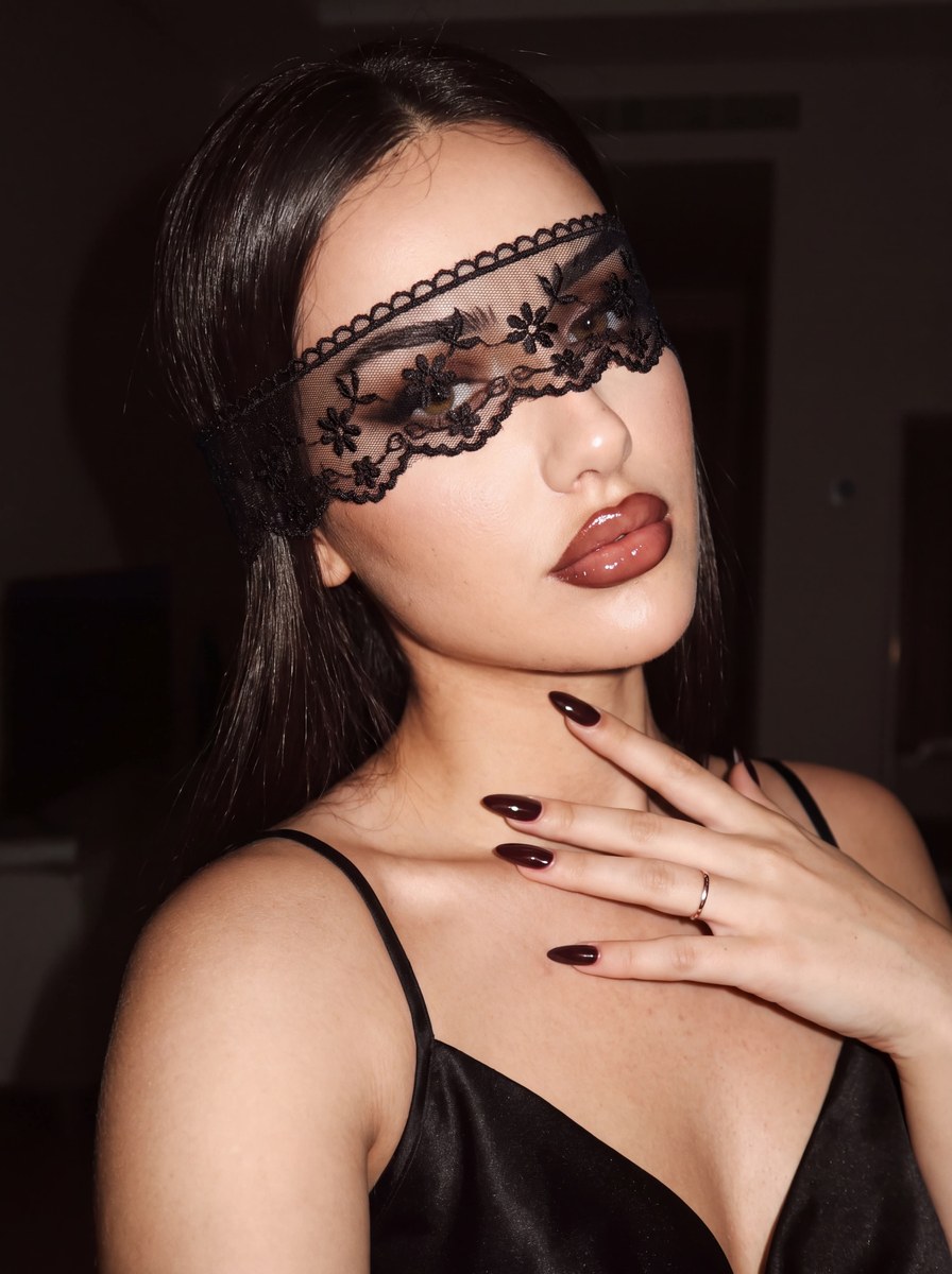2014 Tumblr Dark Feminine Portrait