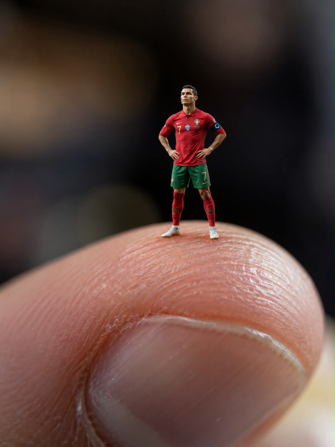 Tiny Character on a Fingertip output 4