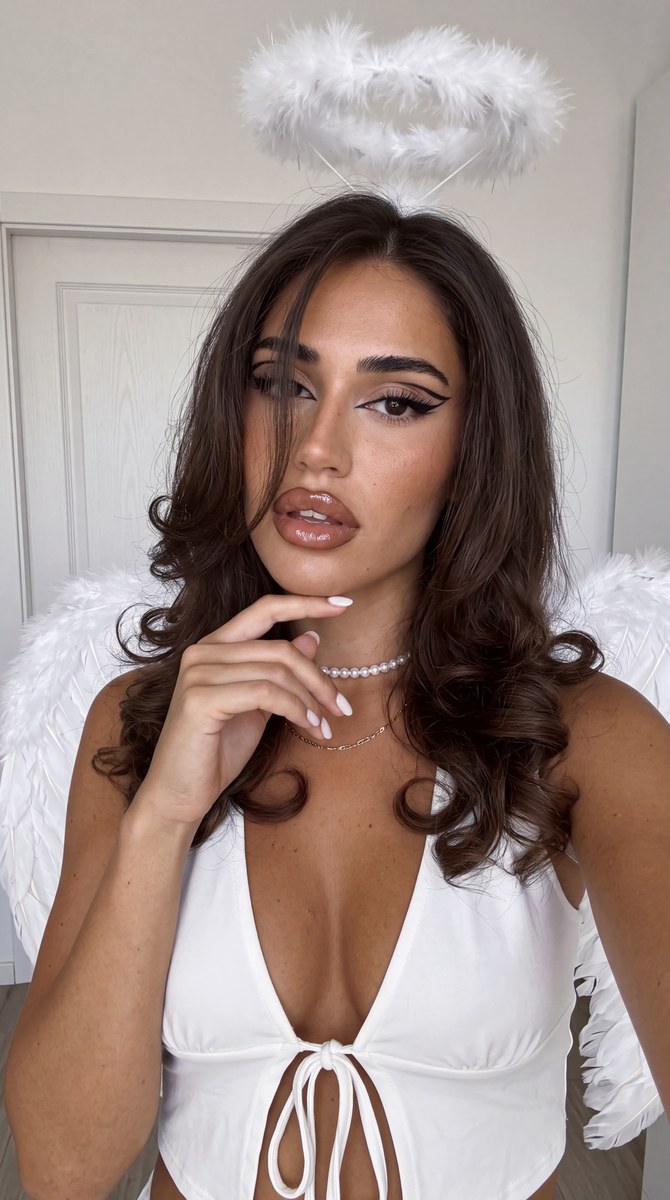 Dark Glam Angel Selfie output 1