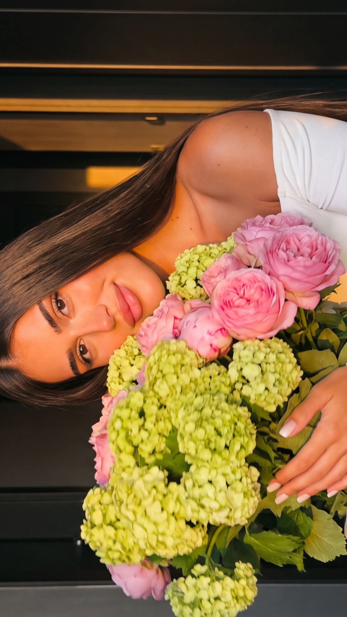 Vintage-Film Portrait with a Lush Bouquet output 2