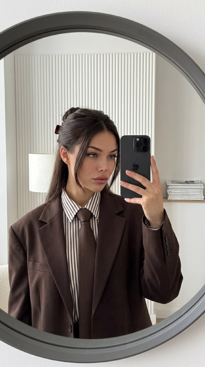 Mirror Selfie in a Chocolate Oversized Blazer output 2